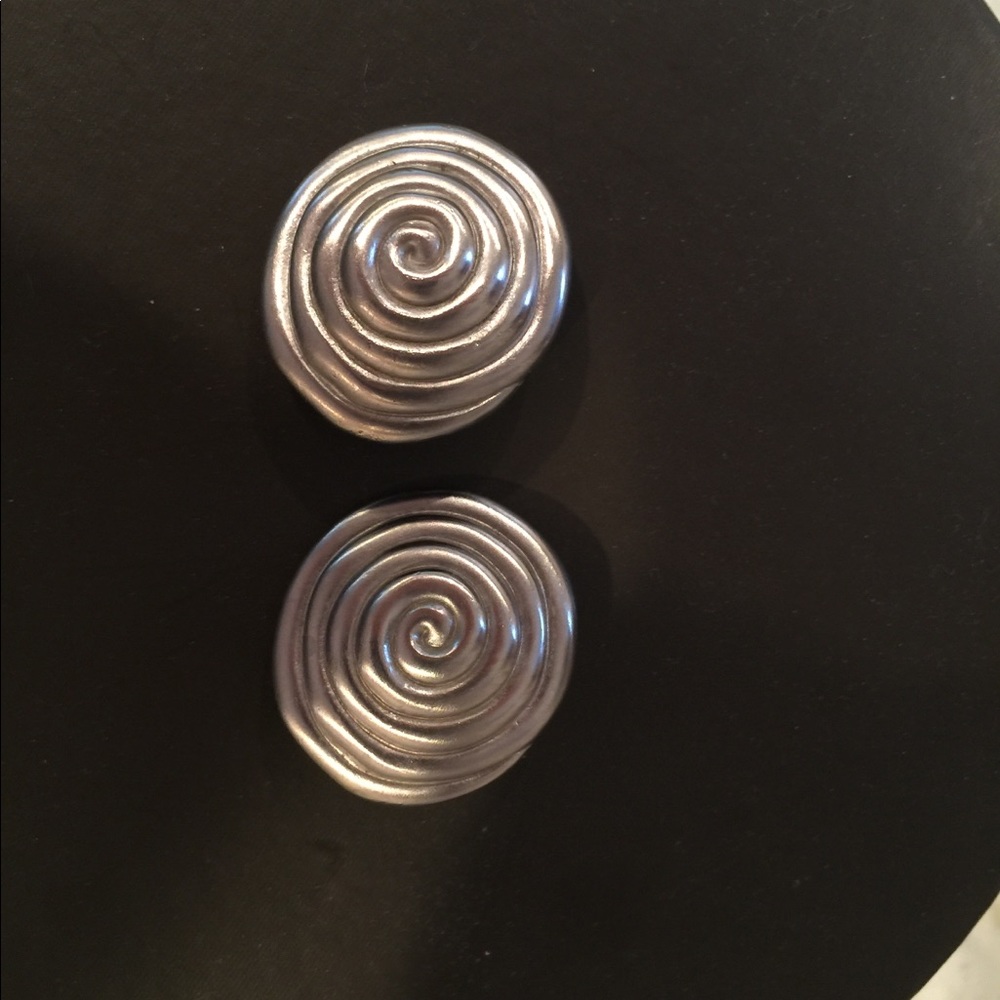 Circle motif brushed silver clip earrings